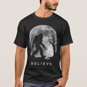 Camiseta Bigfoot Night Full Moon Eu Acredito Sasquatch