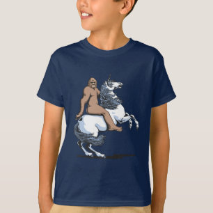 Camiseta Bigfoot que monta um unicórnio