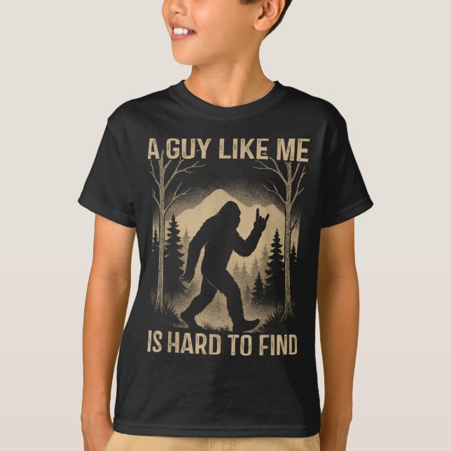 Camiseta Bigfoot Retro Sasquatch A Guy Like Me Is Hard To F (Frente)