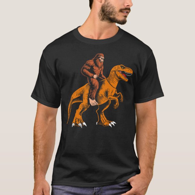 Camiseta Bigfoot riding dinosaur kids sasquatch riding t re (Frente)