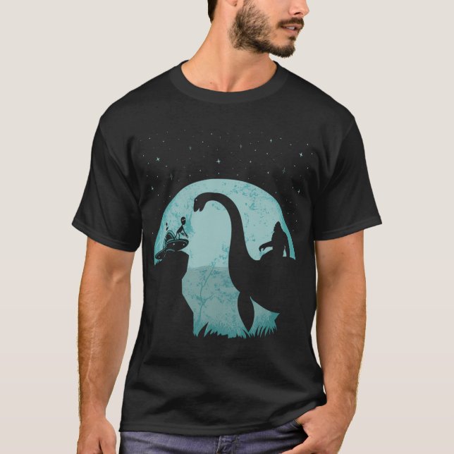 Camiseta Bigfoot Riding Loch Ness Monster Sasquatch Ufo Abd (Frente)