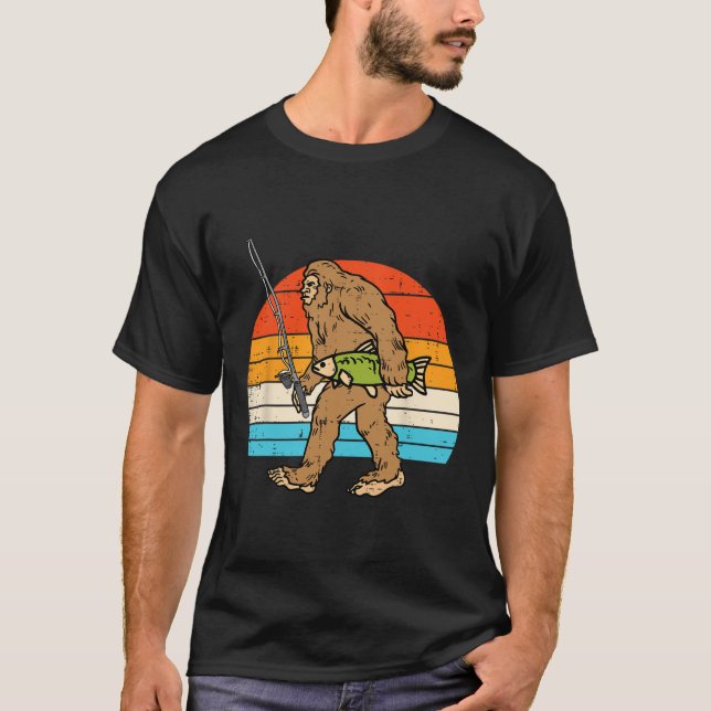 Camiseta Bigfoot Sasquatch Fishing Retro Fisherman Men Wome (Frente)