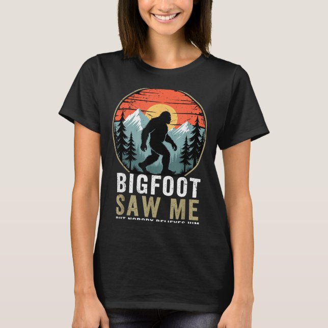 Camiseta Bigfoot Saw Me But Nobody Believes Him Humor Funny (Frente)