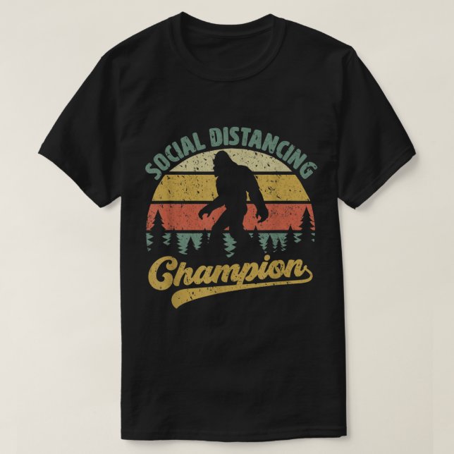 Camiseta Bigfoot Social Distancing Champion Design (Frente do Design)