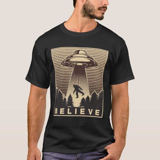 Camiseta Bigfoot Ufo Retro Vintage (Frente)