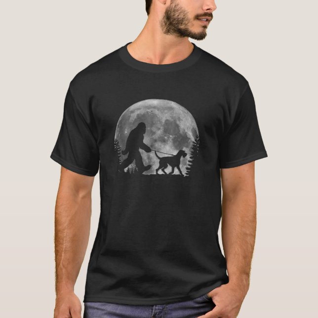 Camiseta Bigfoot Walking a Dog German Wirehaired Pointer Ha (Frente)