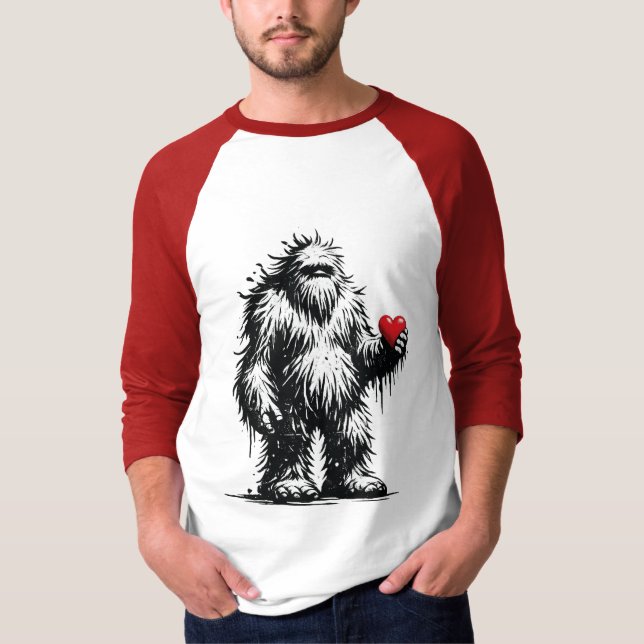 Camiseta Bigfoot With a Heart (Frente)