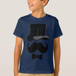 Camiseta Bigode, chapéu alto e laço
