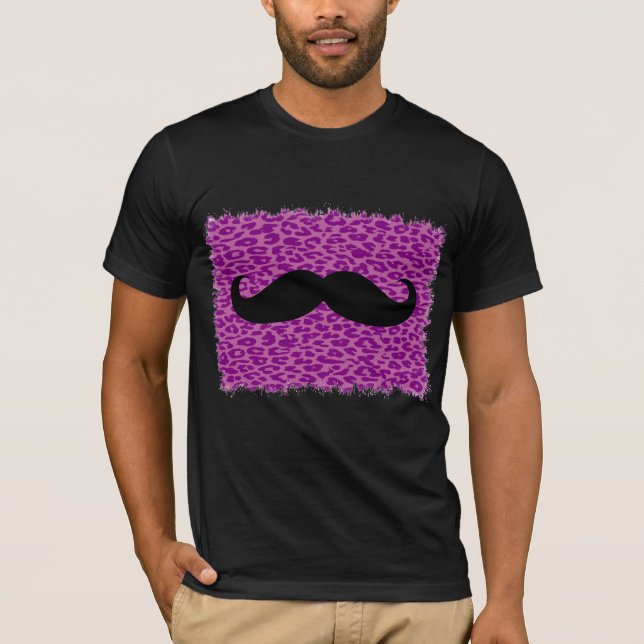 Camiseta Bigode Preto e Pele de Leopardo Roxa (Frente)