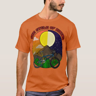 Camiseta Bike de montanha com árvores em montanhas à noite