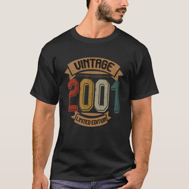 Camiseta Birthday Born In 2001  Vintage (Frente)