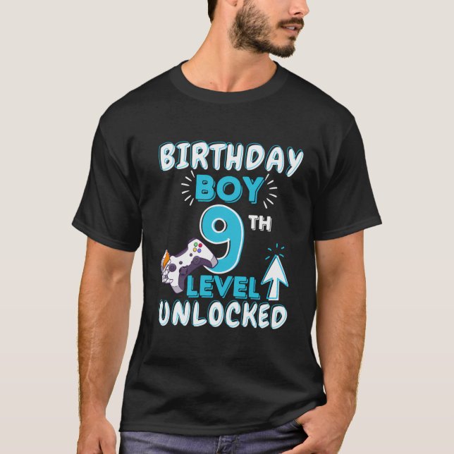 Camiseta Birthday Boy 9º Nível Desbloqueado - Vídeo Game Co (Frente)
