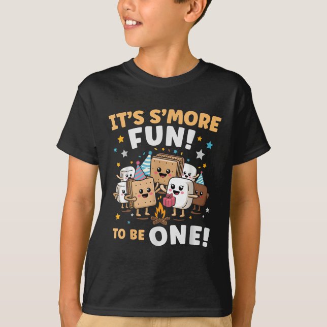 Camiseta Birthday Campfire Marshmallow É Mais Divertido (Frente)