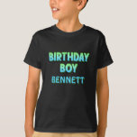 Camiseta Birthday Neon<br><div class="desc">O perfeito design de aniversário para um grande dia que vai ser alto, excitante e memorável! Apresentando uma tipografia ousada de neon com estilo semelhante a arcade, este design cava muito divertimento em um pacote de solteiro. Os detalhes verdes, aqua e azuis adicionam uma borda masculina a um design ousado...</div>