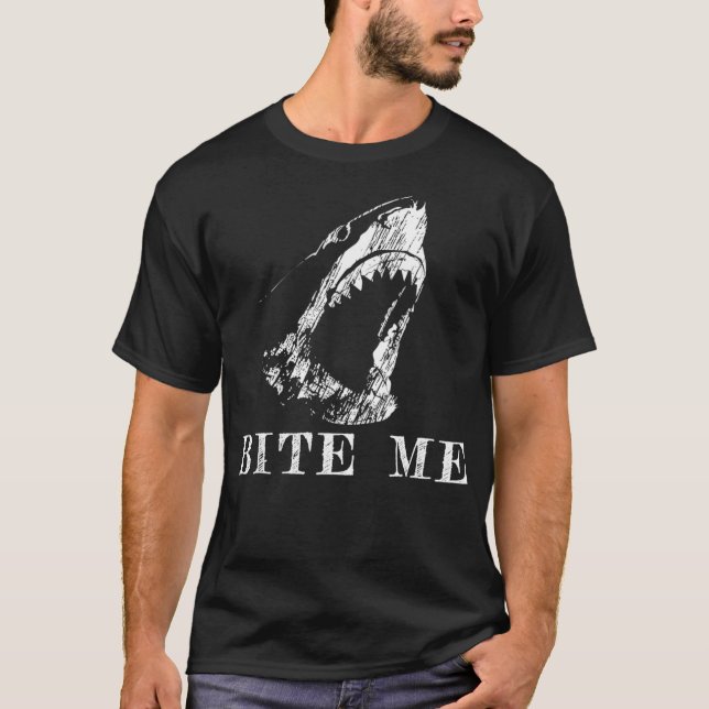 Camiseta Bite-Me Tubarão Engraçado Humor Sarcástico Dizendo (Frente)