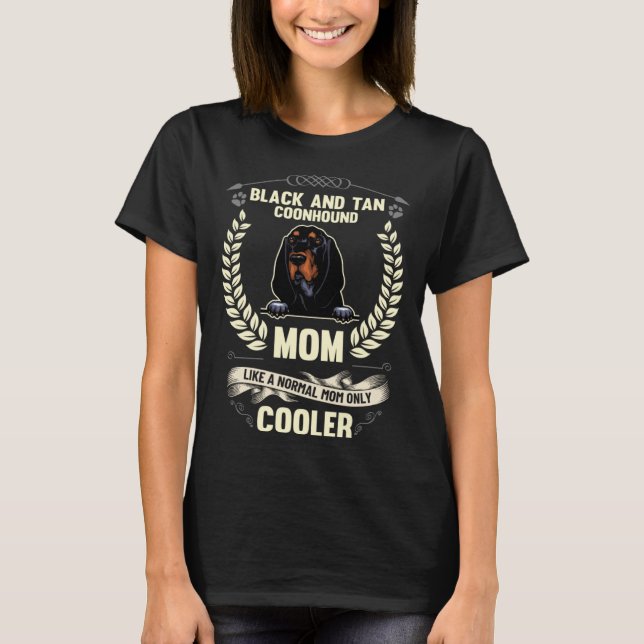 Camiseta Black and Tan Coonhound Mom Like A Normal Mom Only (Frente)