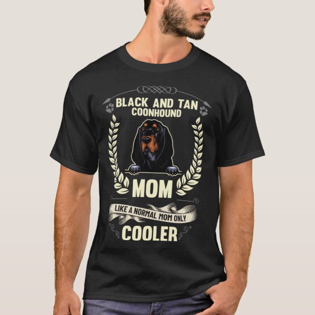 Camiseta Black and Tan Coonhound Mom Like A Normal Mom Only (Frente)