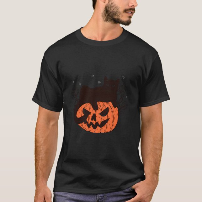 Camiseta Black Cat On Pumpkin Face Halloween Spooky Season (Frente)