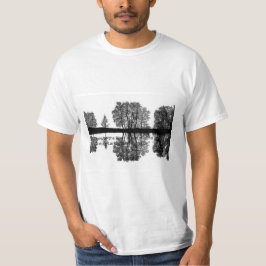 Camiseta Black Forest River Art - Dark Mysterious Nature