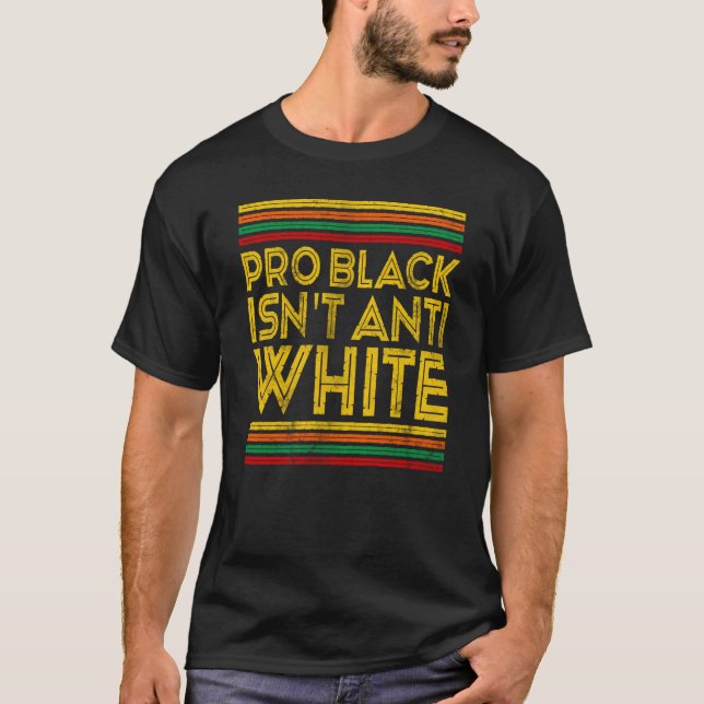 Camiseta Black History Month Pro Black Isn't Anti White (Frente)
