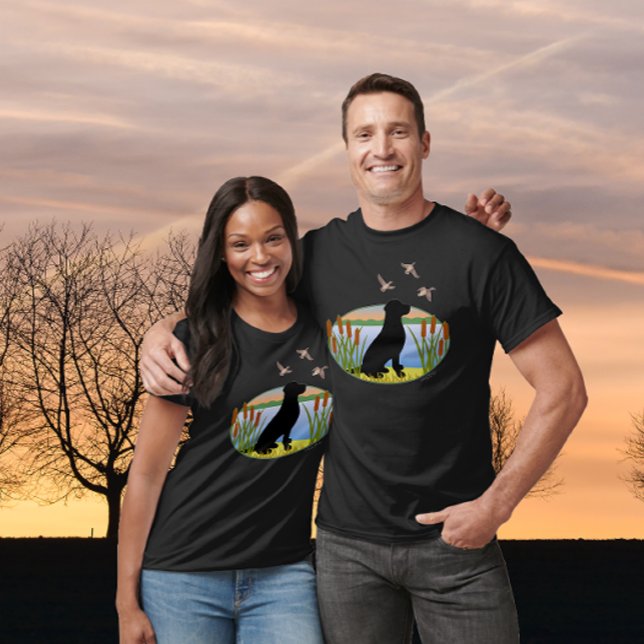 Camiseta Black Labrador Bird Dog Sunset Oval (Black Labrador Bird Dog Sunset Design T-shirt for Labrador Owners.  Labrador Silhouette Design.)