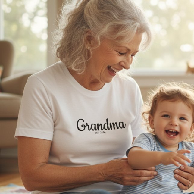 Camiseta Black Script Established Grandma T-Shirt (Criador carregado)
