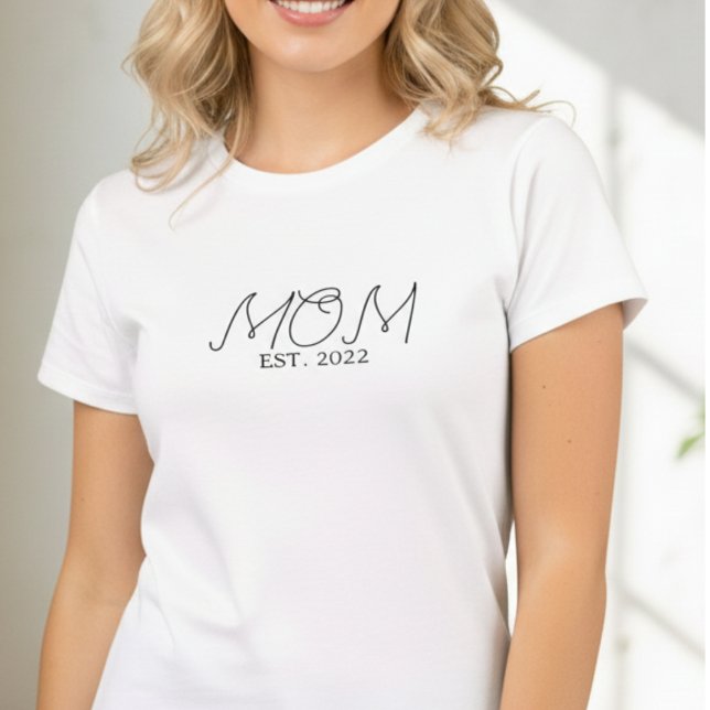 Camiseta Black Script MOM  Established 20XX  (Criador carregado)