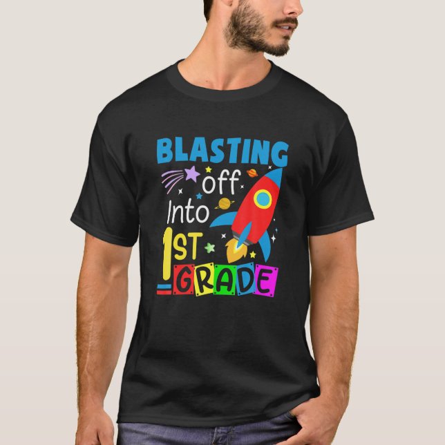 Camiseta Blasting Off Into 1St Grade Funny Back To School (Frente)