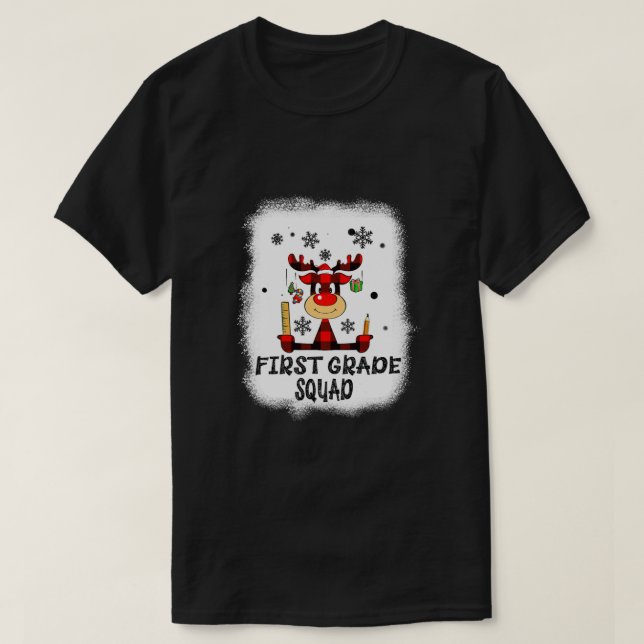 Camiseta Bleached First Grade Squad Reindeer Funny Teacher  (Frente do Design)