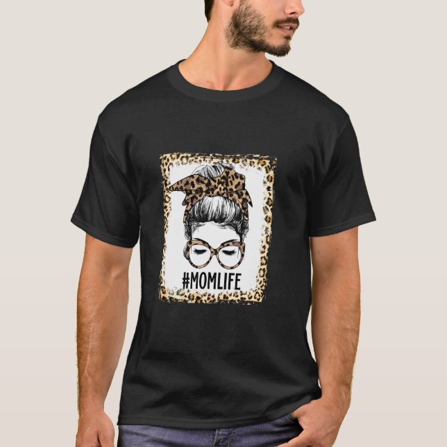Camiseta Bleached Mom Life Messy Bun Leopard Christmas Moth (Frente)