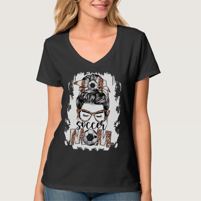 Camiseta Bleached Soccer Mom Game Day Messy Bun Leopard Pri (Frente)
