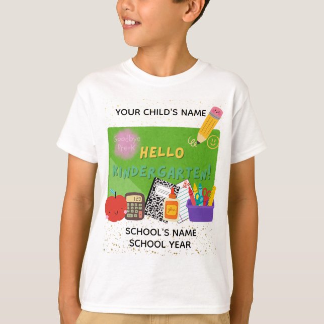 Camiseta BLEEGRAPICS: Olá, Jardim de Infância! (Frente)