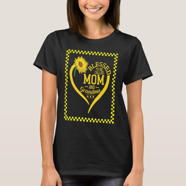 Camiseta Blessed to Be Called Mom and Grandma Mothers Day S (Frente)