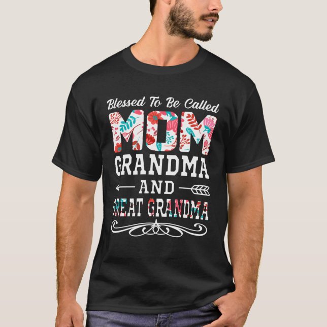 Camiseta Blessed To Be Called Mom Grandma Great Grandma Mot (Frente)