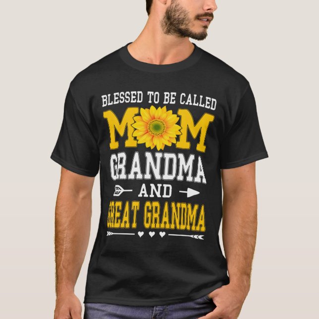 Camiseta Blessed To Be Called Mom Grandma Great Grandma Mot (Frente)