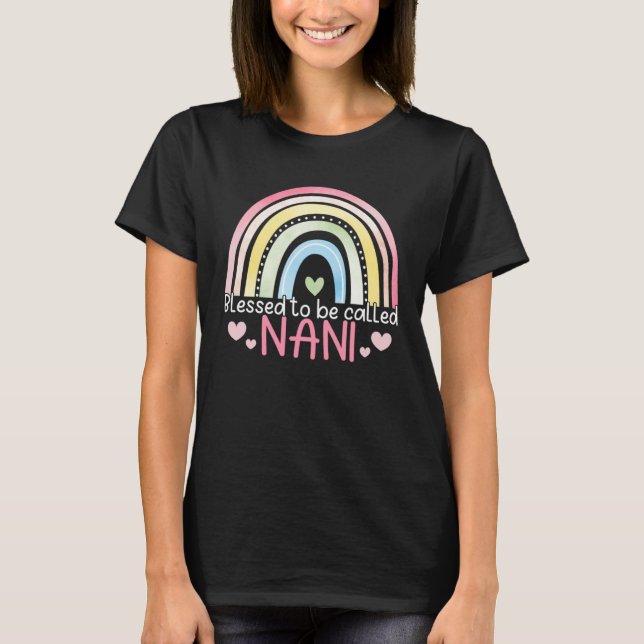 Camiseta Blessed To Be Called Nani Rainbow Mother s Day Bes (Frente)