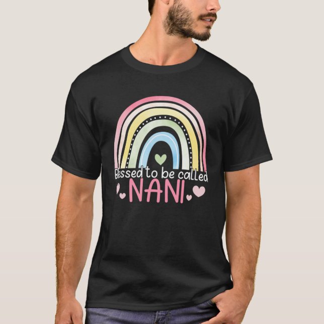 Camiseta Blessed To Be Called Nani Rainbow Mother s Day Bes (Frente)