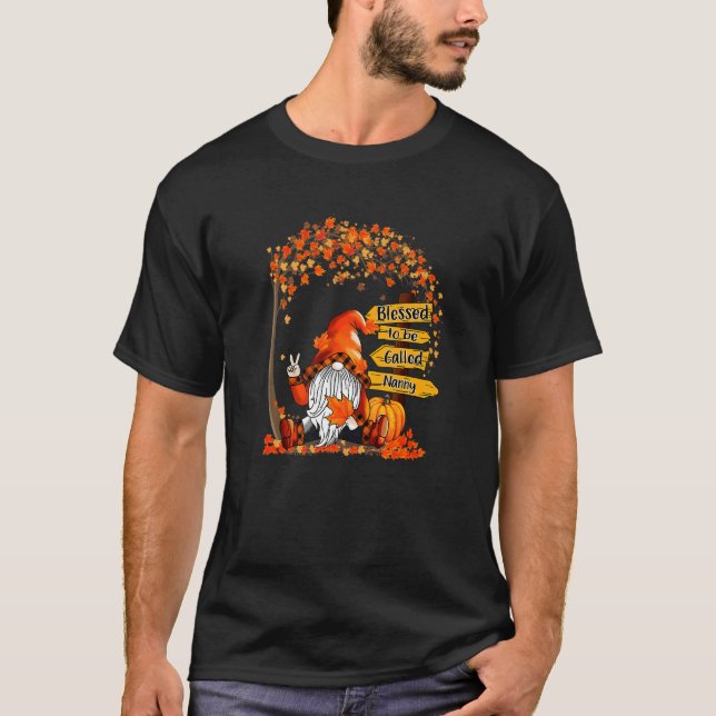 Camiseta Blessed To Be Called Nanny Gnome Pumpkin Fall Than (Frente)