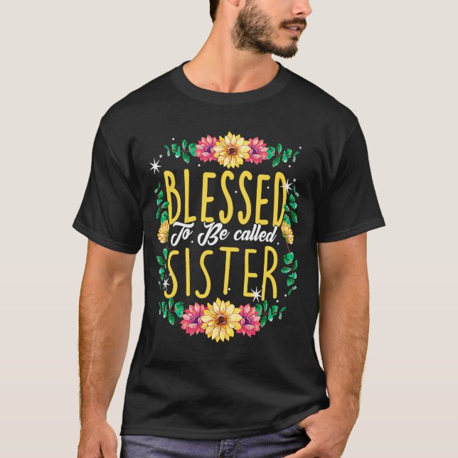 Camiseta Blessed To Be Called Sister Flowers Mom Mothers Da (Frente)