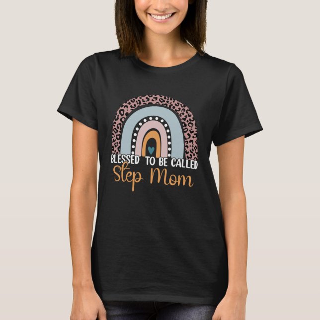 Camiseta Blessed To Be Called Step Mom Leopard Rainbow Mom  (Frente)