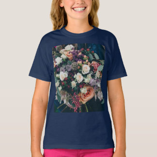 Camiseta "Bliso do Flor: Camisa-Design do Flor Vibrante"