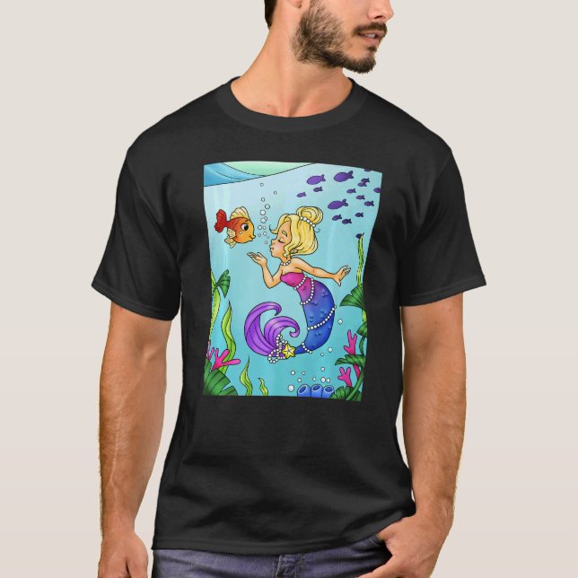 Camiseta Blonde Mermaid Under Water With Gold Fish Swimming (Frente)