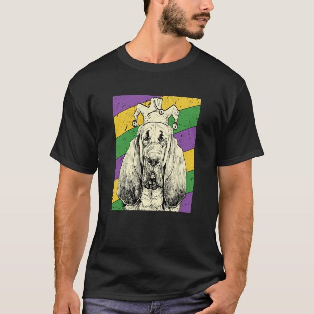 Camiseta Bloodhound Jester Mardi Gras Dog Mom or Dad (Frente)
