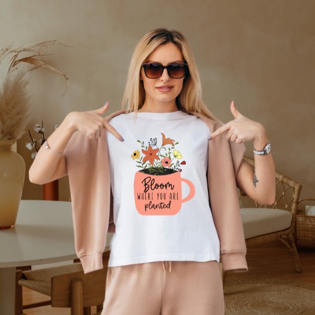Camiseta Bloom onde você está plantado (Criador carregado)