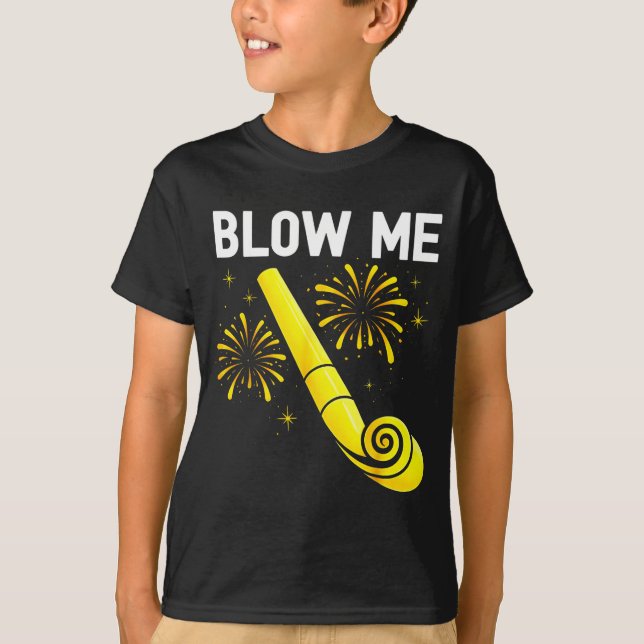 Camiseta Blow Me Fireworks Countdown Happy New Year 2026 Co (Frente)