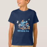 Camiseta Blue Fazenda Trator Birthday Boy<br><div class="desc">Camiseta de aniversário com design de trator de fazenda. A árvore azul escura tem um tema de fazenda com uma vaca,  um filhote,  um gato e um pássaro como parte da design do trator. Perfeito para a honestidade em uma festa de chalé.</div>