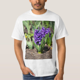 Camiseta Blue Geocinth em primavera