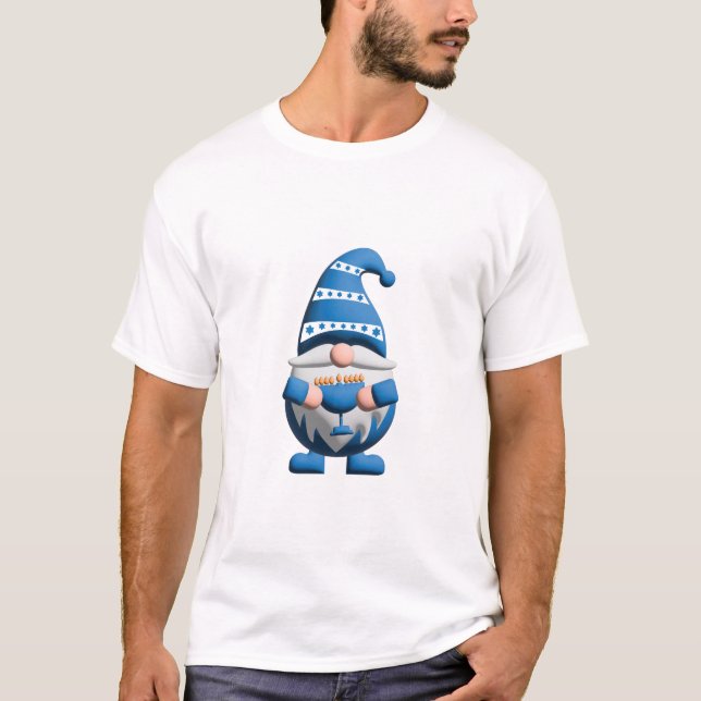 Camiseta Blue White Hanukkah Gnome holding Menorah (Frente)