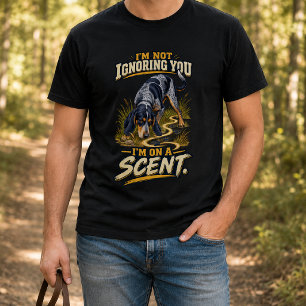 Camiseta Bluetick Coonhound Engraçado Estou em uma Trilha