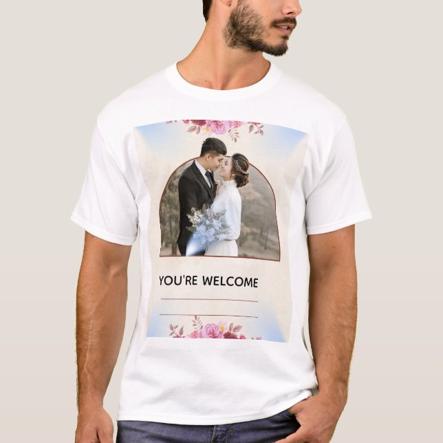 Camiseta Blush Rose Bride & Groom Church Wedding Shirt (Frente)